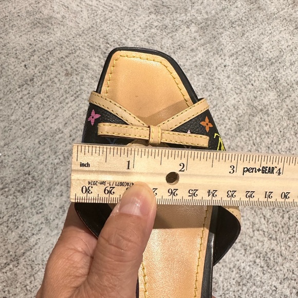 LV sandals in very good condition size 36 - Picture 15 of 16